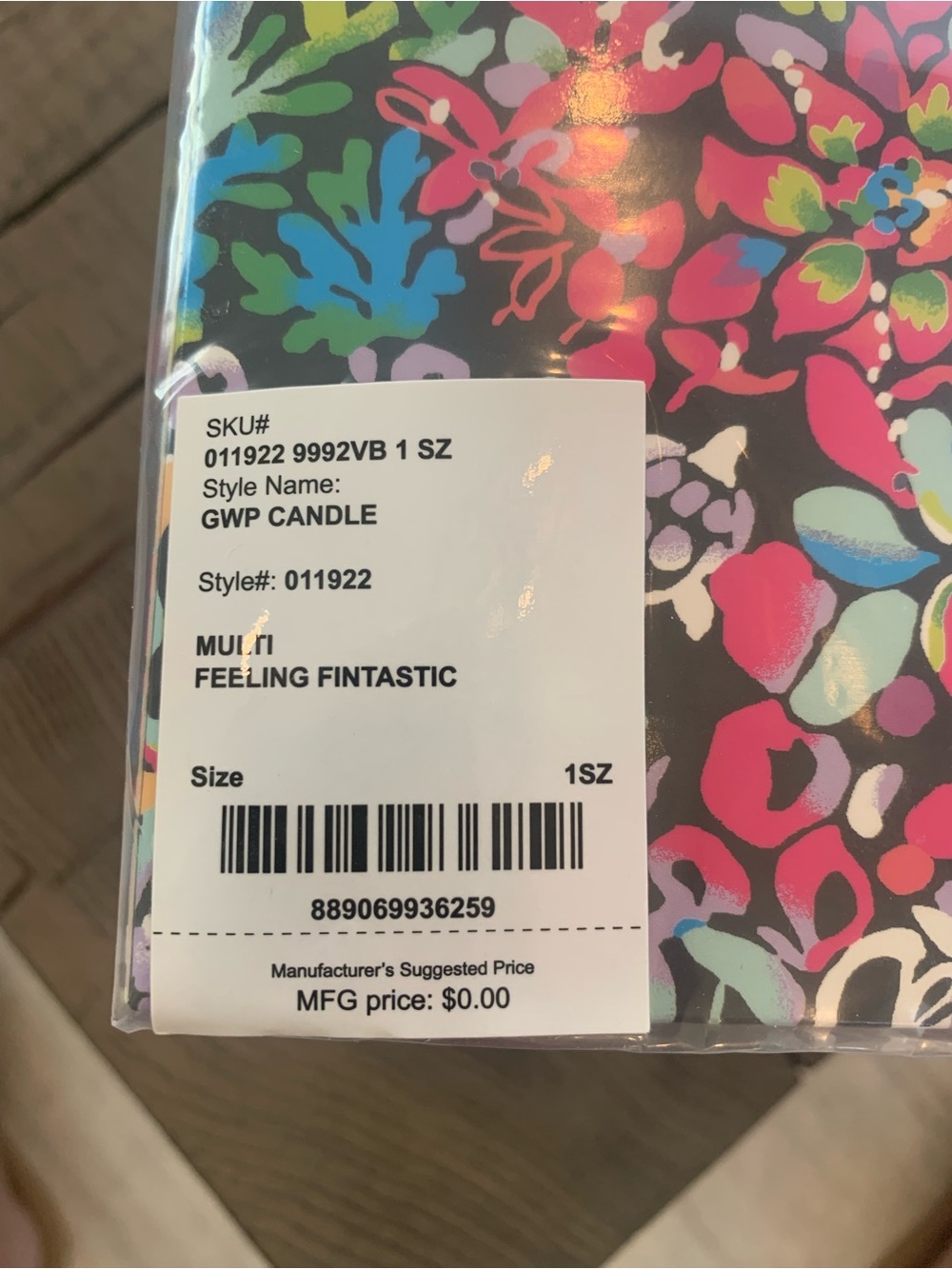 NWT—-Lilly Pulitzer Colorful Floral Candle in Multi Feeling Fintastic - Picture 4 of 4